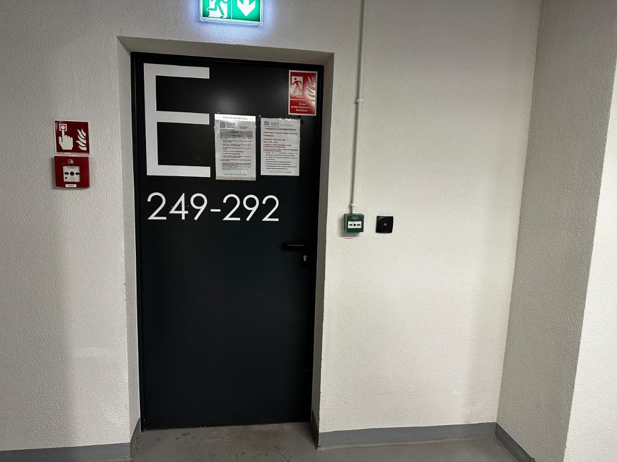 Apartament Lotnisko Chopina Warsaw Airport Bagian luar foto